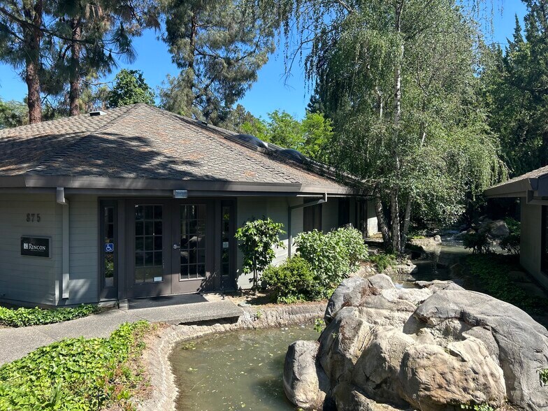 875-885 University Ave, Sacramento, CA à vendre - Photo de l’immeuble – Image 2 sur 9