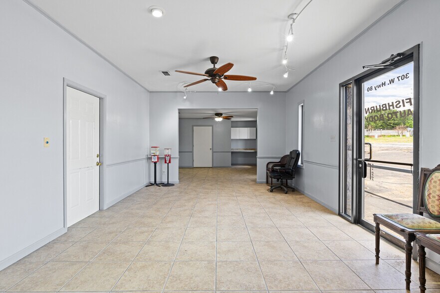 307 W US Highway 80, White Oak, TX à vendre - Hall d’entrée – Image 3 sur 17