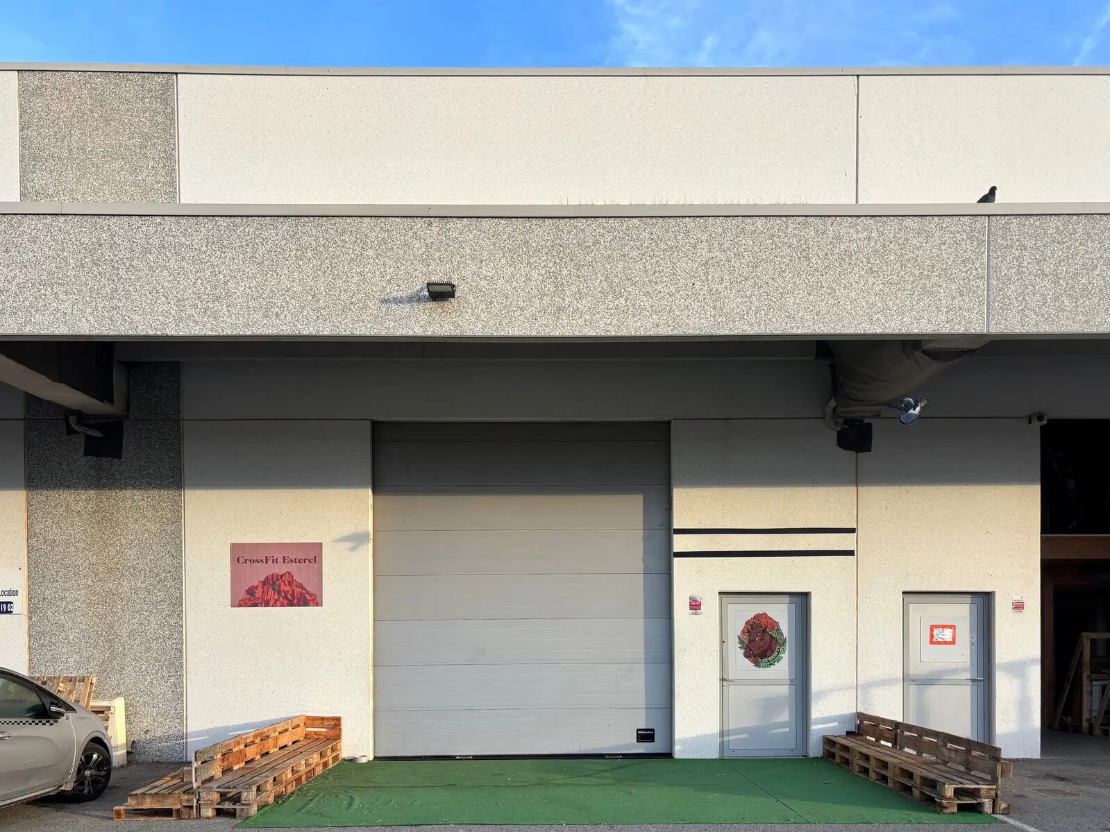 Local d’activités dans Puget-sur-Argens à louer Photo de l’immeuble– Image 1 sur 7