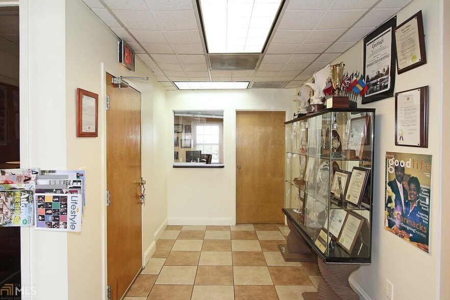 2760 Pleasantwood Dr, Decatur, GA à louer - Photo intérieure – Image 2 sur 31
