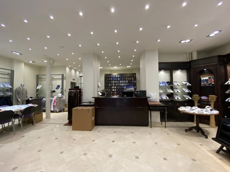 Local commercial dans Paris à louer - Photo de l’immeuble – Image 1 sur 4