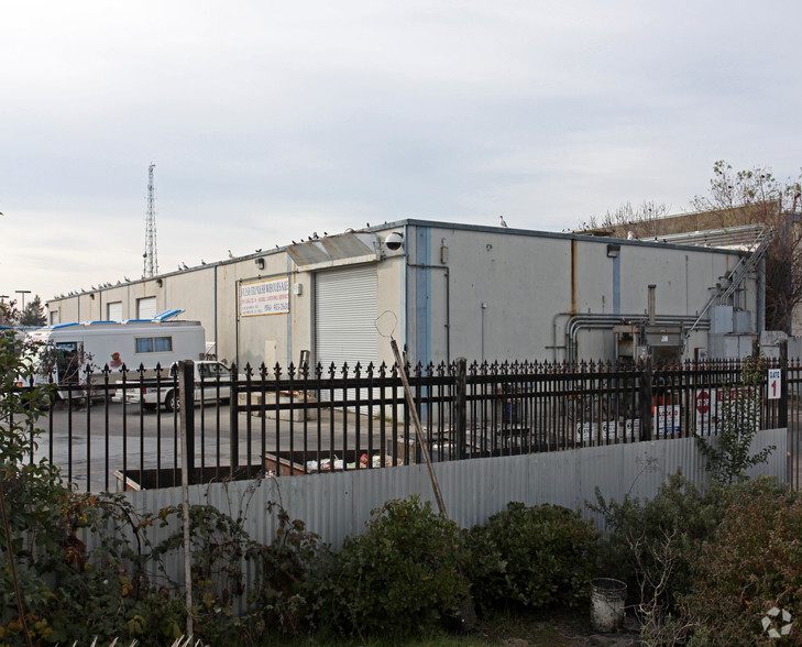 TWO INDUSTRIAL WAREHOUSE BUILDINGS portefeuille de 2 biens à vendre sur LoopNet.fr - Photo de l’immeuble – Image 1 sur 3