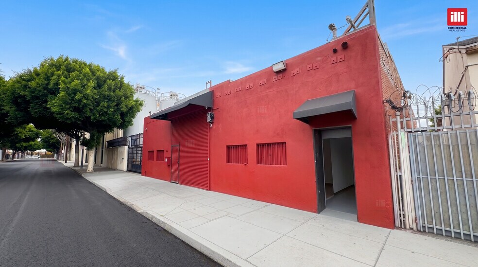 1361 Newton St, Los Angeles, CA à vendre - Photo de l’immeuble – Image 2 sur 13