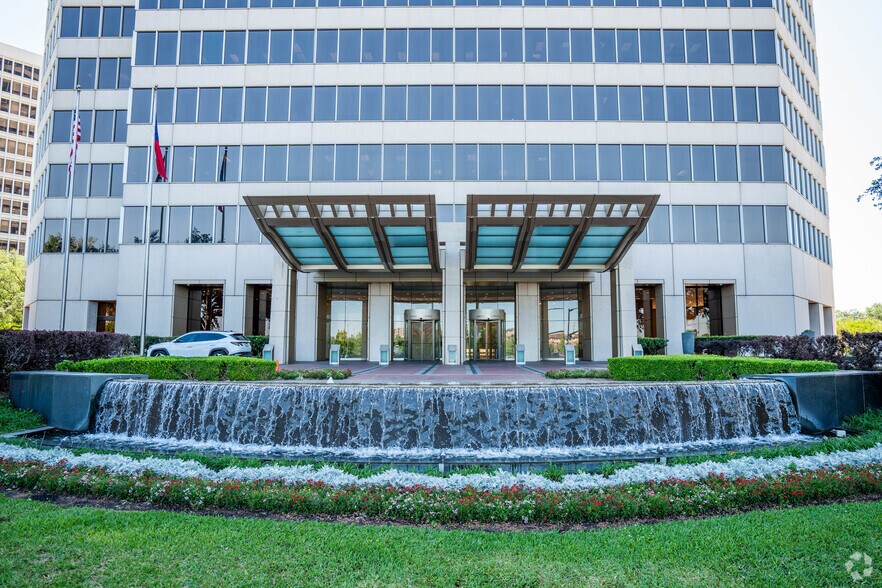 2929 Allen Pky, Houston, TX à louer - Photo de l’immeuble – Image 2 sur 18