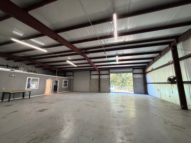 7075 S Pine Ave, Ocala, FL à louer - Photo de l’immeuble – Image 2 sur 21