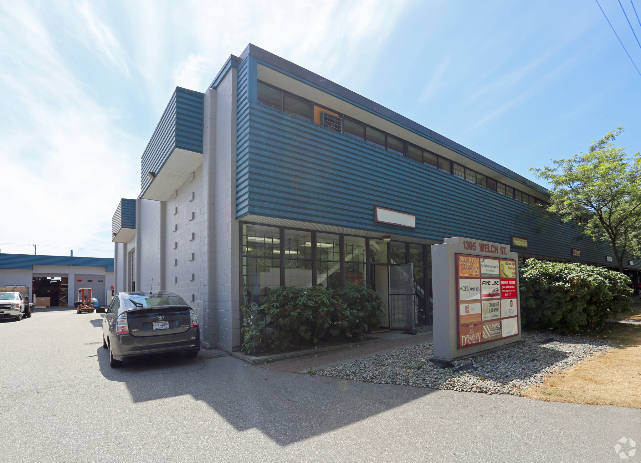 1305 Welch St, North Vancouver District, BC à vendre Photo principale– Image 1 sur 7