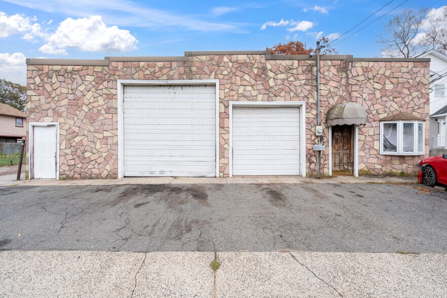 30 Catlin Ave, Roosevelt, NY à vendre - Photo de l’immeuble – Image 2 sur 20