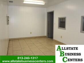 920 E 124th Ave, Tampa, FL à louer Photo intérieure– Image 1 sur 4