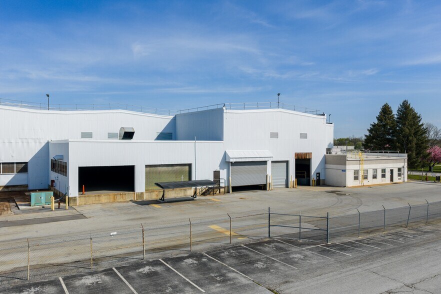 465 Railroad Ave, Camp Hill, PA à louer - Photo de l’immeuble – Image 2 sur 8