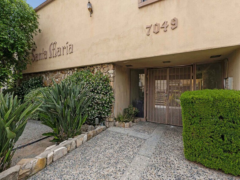 7049 Vassar Ave, Canoga Park, CA à vendre - Photo de l’immeuble – Image 3 sur 26