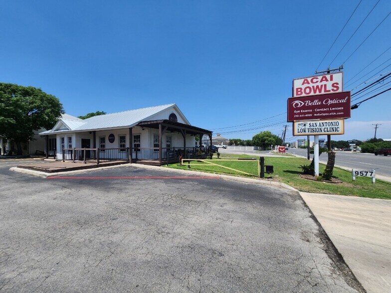 9577 Huebner Rd, San Antonio, TX à vendre - Photo de l’immeuble – Image 2 sur 3
