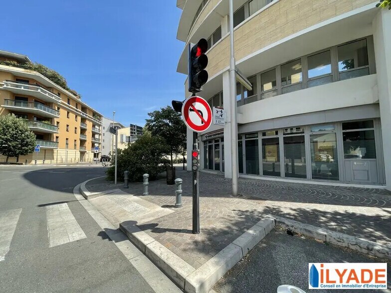 Bureau dans Aix-En-Provence à louer - Photo de l’immeuble – Image 1 sur 10