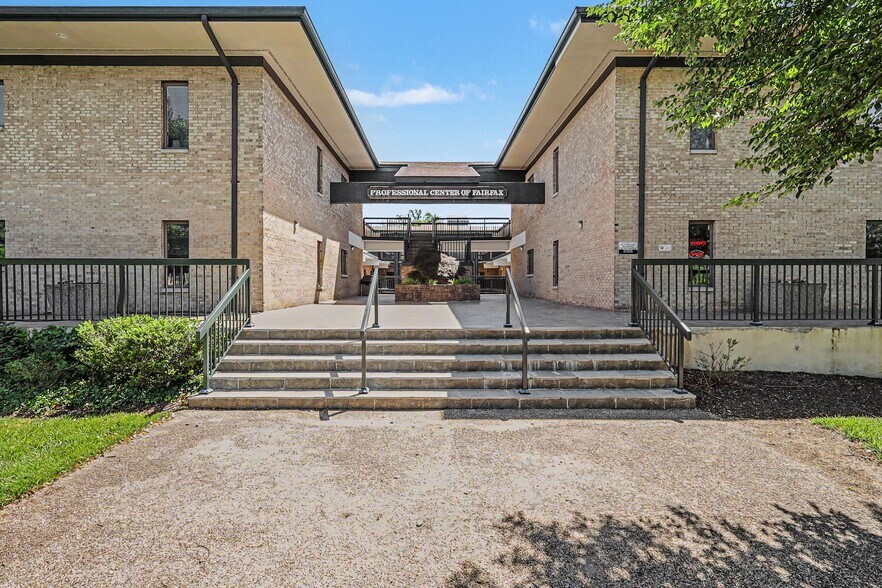 10875 Main St, Fairfax, VA à vendre - Photo de l’immeuble – Image 2 sur 10