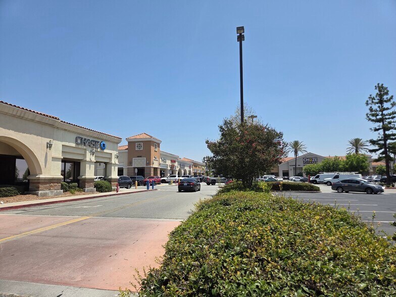 14518 Baseline Ave, Fontana, CA à vendre - Photo de l’immeuble – Image 3 sur 7