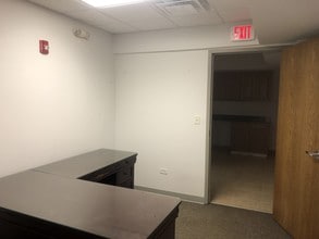 16532 Oak Park Ave, Tinley Park, IL à louer Photo intérieure– Image 2 sur 6