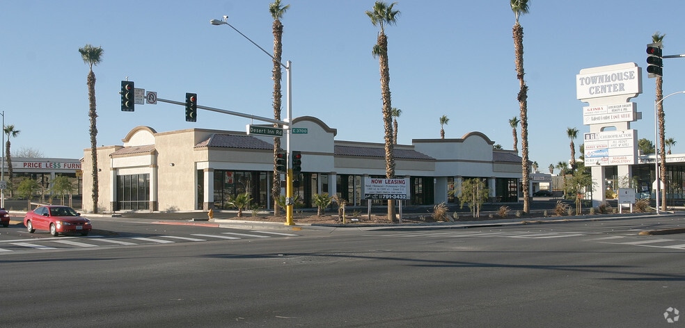 3799 E Desert Inn Rd, Las Vegas, NV à louer - Photo de l’immeuble – Image 2 sur 8