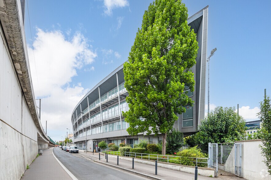 Bureau dans Saint-Denis à louer - Photo principale – Image 1 sur 3