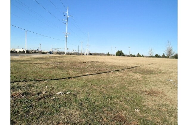 SE Corner NE 122nd & Kelly, Oklahoma City, OK à louer - Photo de l’immeuble – Image 2 sur 4