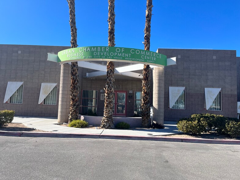 1951 Stella Lake Dr, Las Vegas, NV à louer - Photo de l’immeuble – Image 2 sur 20