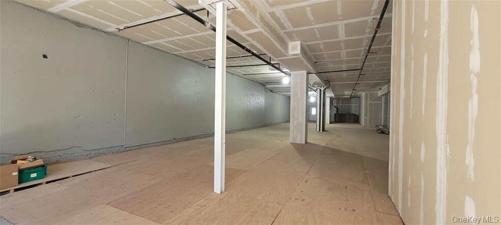 337 Main St, Poughkeepsie, NY à louer - Photo de l’immeuble – Image 2 sur 15