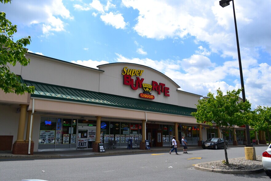 2360 Lakewood Rd, Toms River, NJ à louer - Photo de l’immeuble – Image 3 sur 7