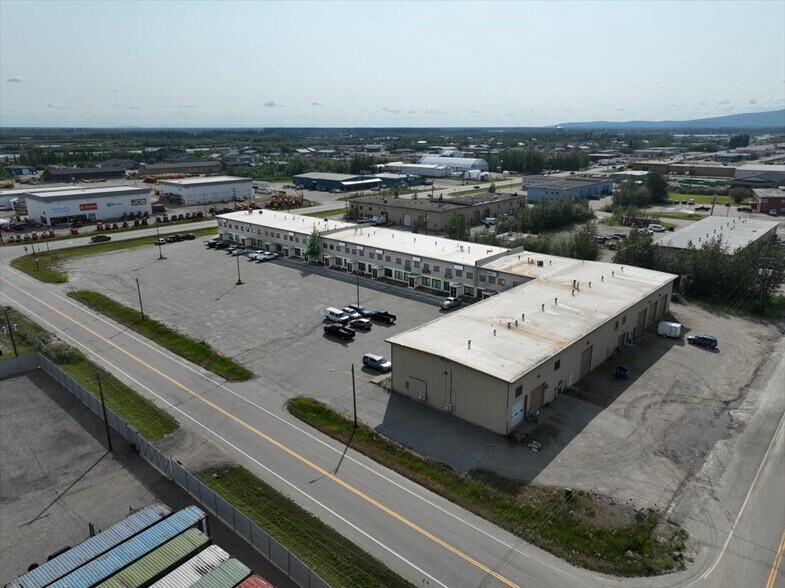 3534 International St, Fairbanks, AK à louer - Photo de l’immeuble – Image 2 sur 23