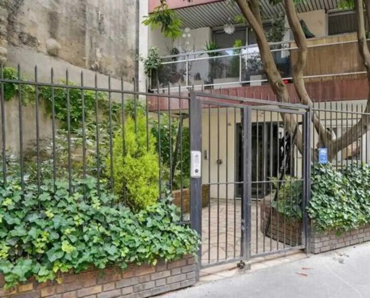 44-46 Rue Duhesme, Paris à louer - Photo de l’immeuble – Image 1 sur 3