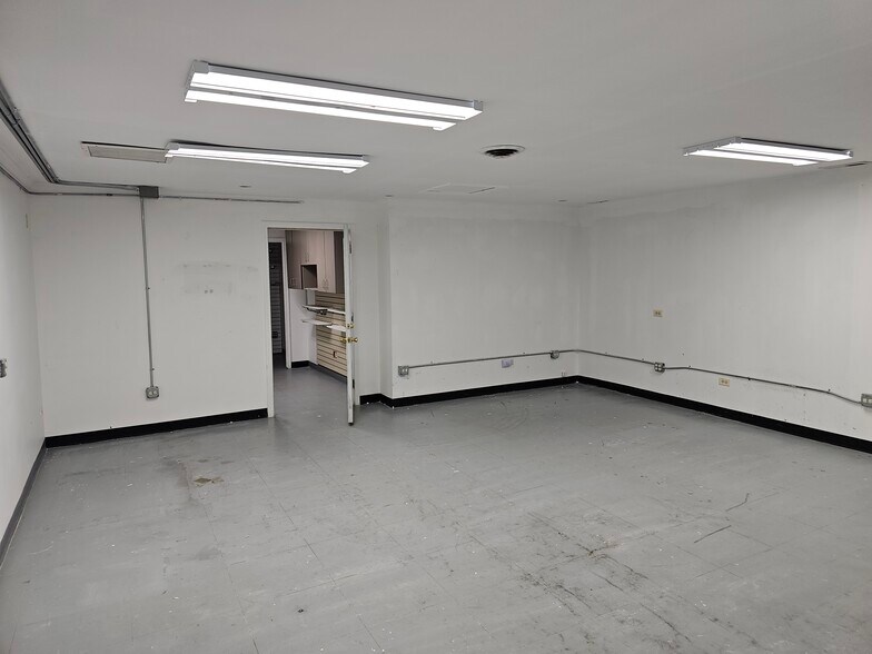 402 W Boughton Rd, Bolingbrook, IL à louer - Photo de l’immeuble – Image 2 sur 46