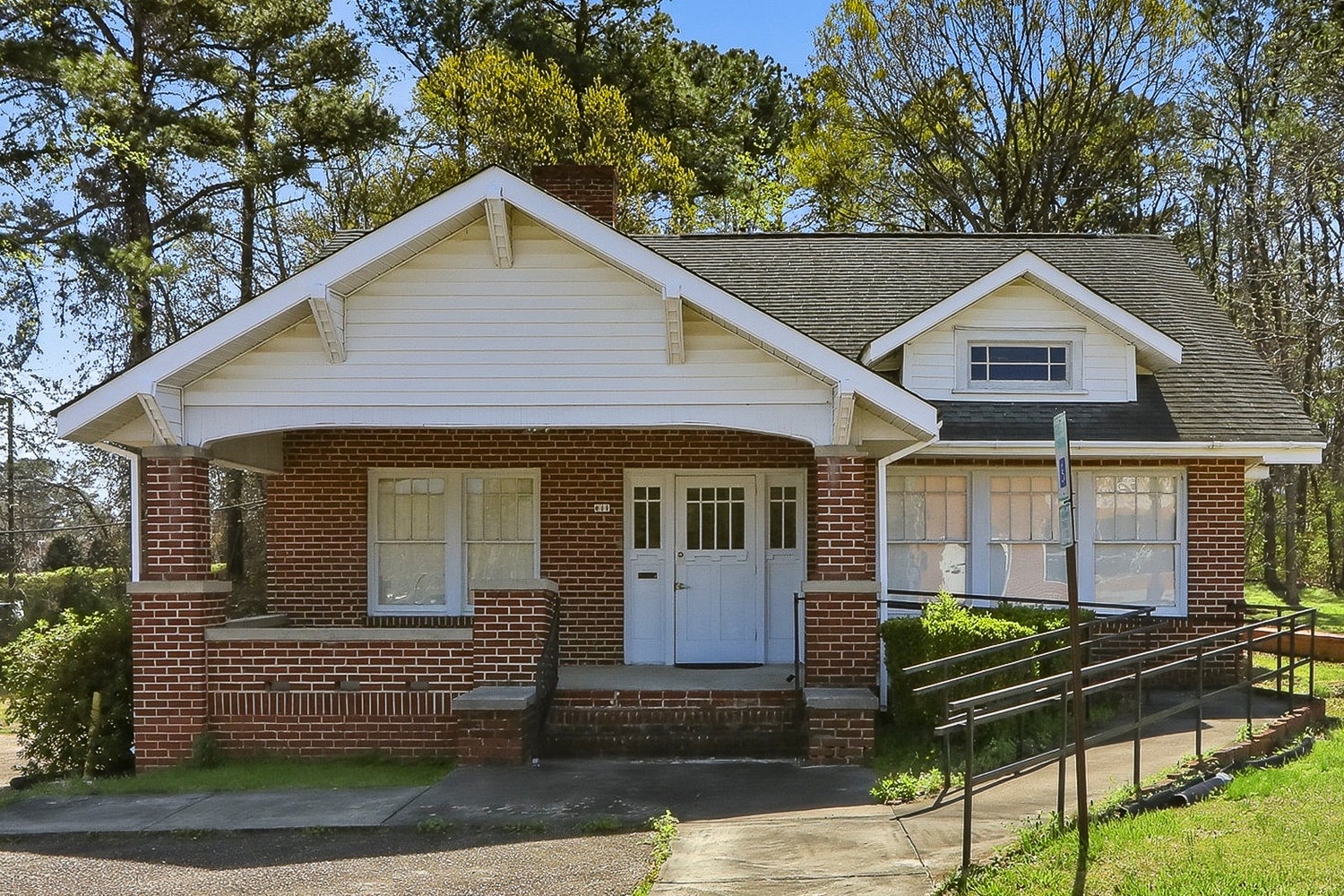 611 Carthage St, Sanford, NC à louer Photo intérieure– Image 1 sur 38