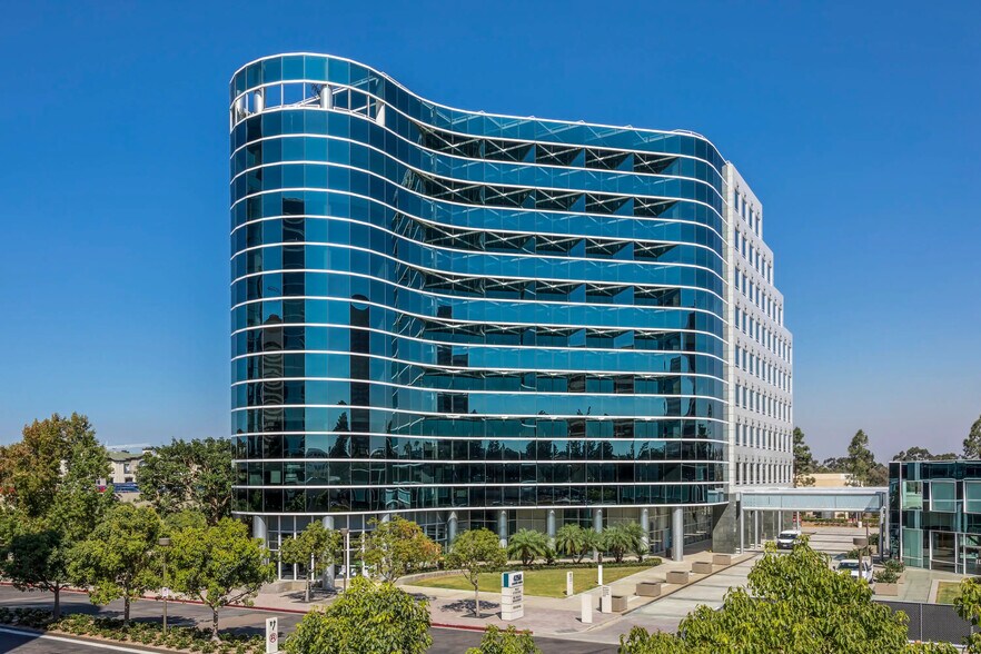 4270 Executive Sq, La Jolla, CA à louer - Photo de l’immeuble – Image 1 sur 7