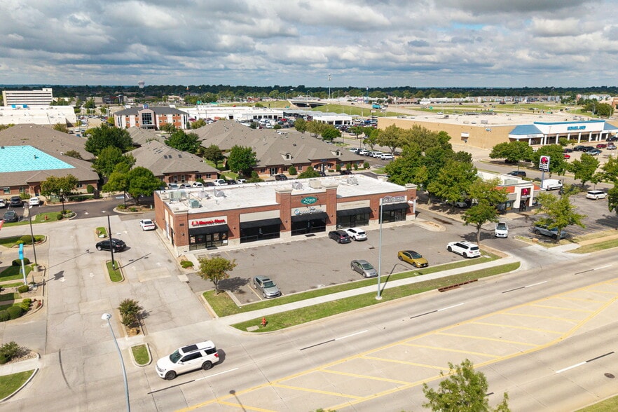 1004 NW 24th Ave NW, Norman, OK à louer - Photo de l’immeuble – Image 3 sur 10