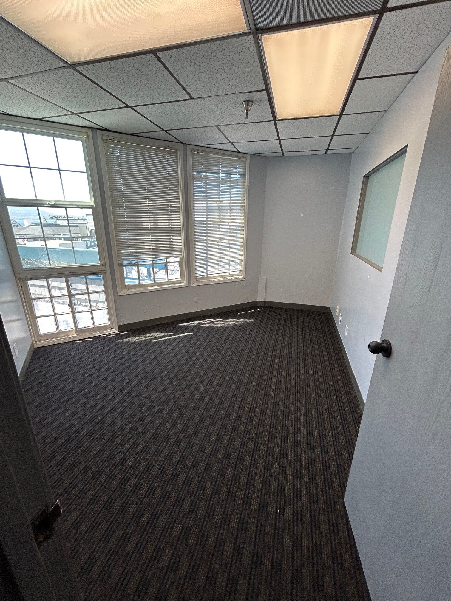 105 W Torrance Blvd, Redondo Beach, CA à louer Photo intérieure– Image 1 sur 9