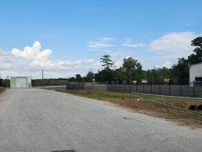 8627 E Mt Houston Rd, Houston, TX à louer Photo de l’immeuble– Image 2 sur 11