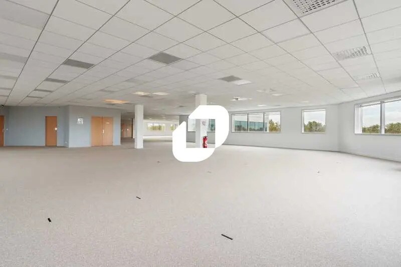 Bureau dans Villepinte à louer - Photo de l’immeuble – Image 3 sur 13