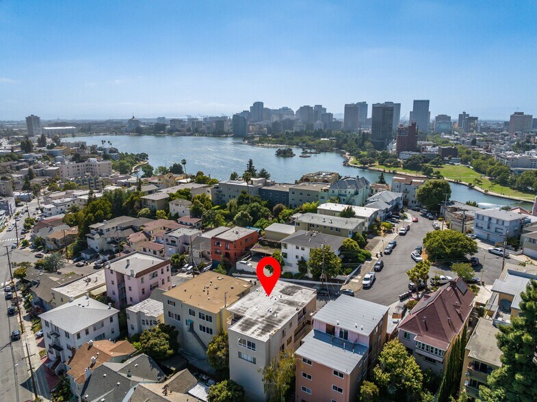 498 Capital St, Oakland, CA à vendre - Photo de l’immeuble – Image 1 sur 24