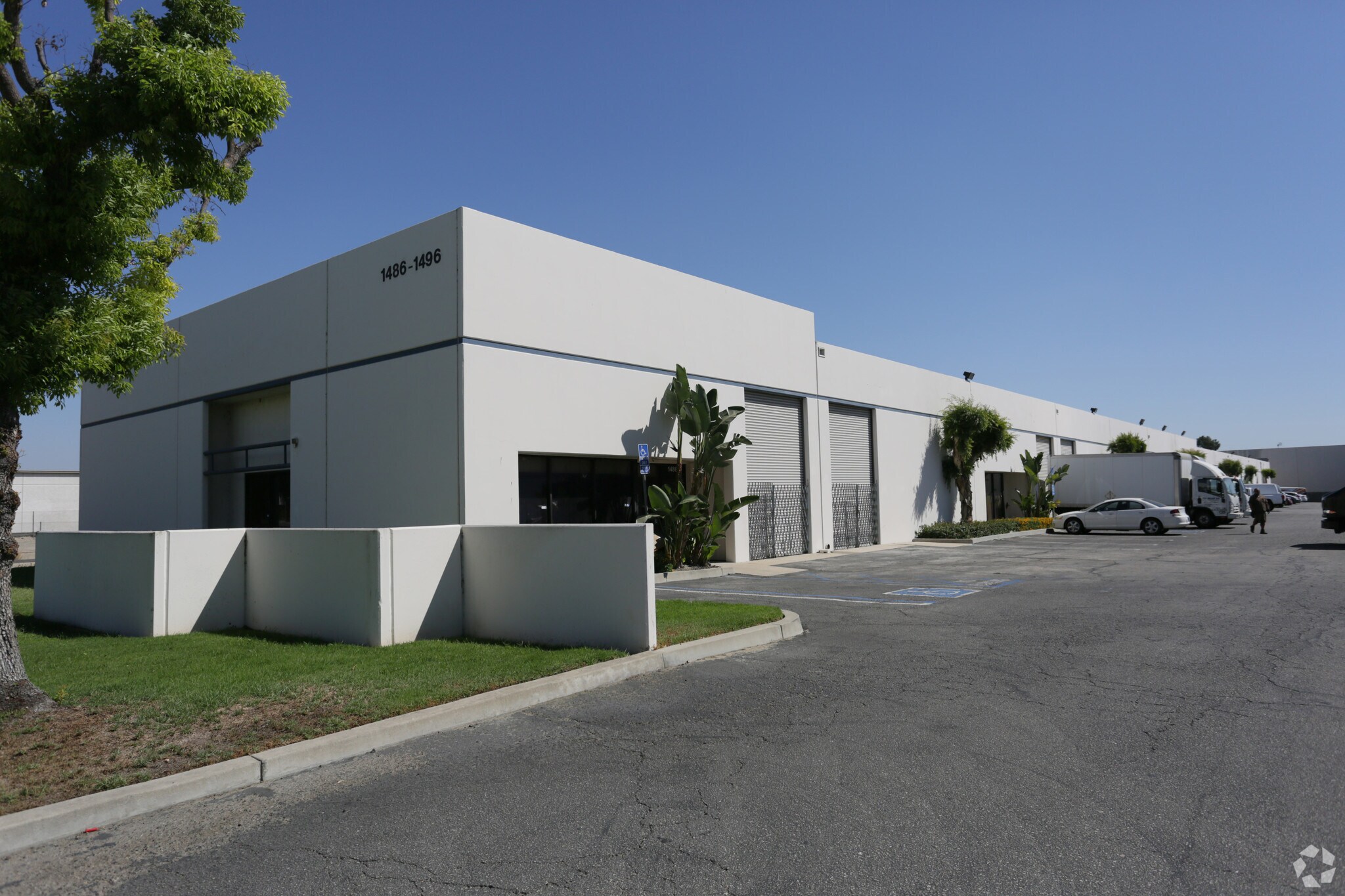 1486-1496 E Francis St, Ontario, CA à louer Photo principale– Image 1 sur 10