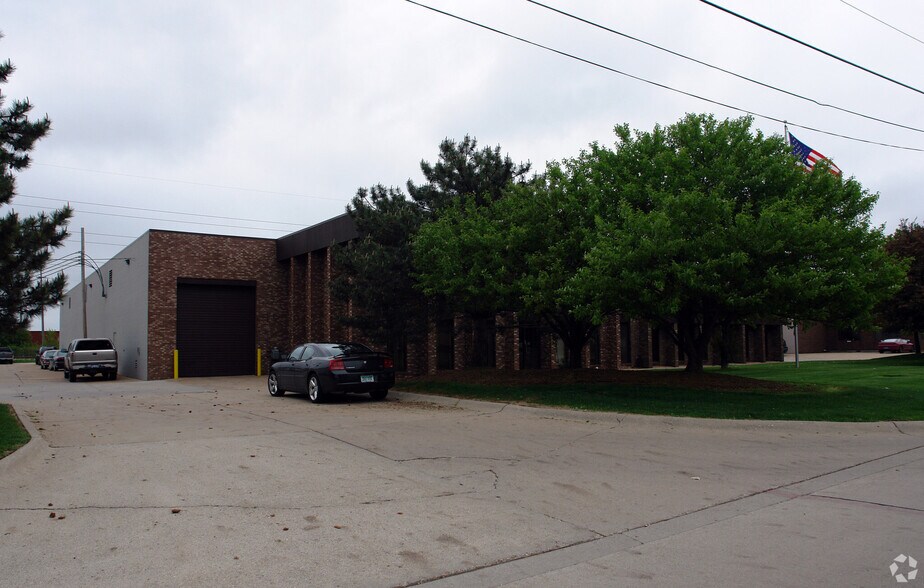 35320 Beattie Dr, Sterling Heights, MI à vendre - Photo de l’immeuble – Image 2 sur 9