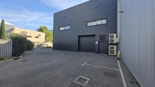 Plus de détails pour Industriel/Logistique à louer