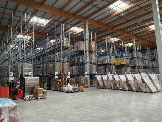 Plus de détails pour Industriel/Logistique à louer