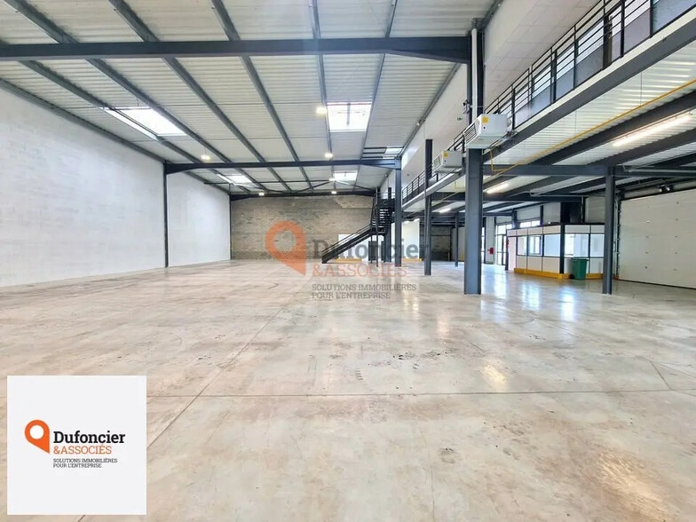 Local d’activités dans Poitiers à louer - Photo de l’immeuble – Image 2 sur 26