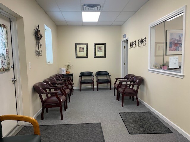 5970-5976 Route 25A, Wading River, NY à louer - Photo de l’immeuble – Image 3 sur 24