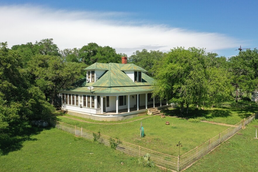 1215 Hilliard Rd, San Marcos, TX à vendre - Photo principale – Image 3 sur 13