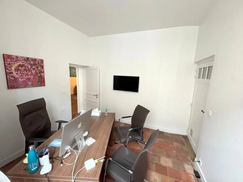 Bureau dans Versailles à louer - Photo de l’immeuble – Image 2 sur 8