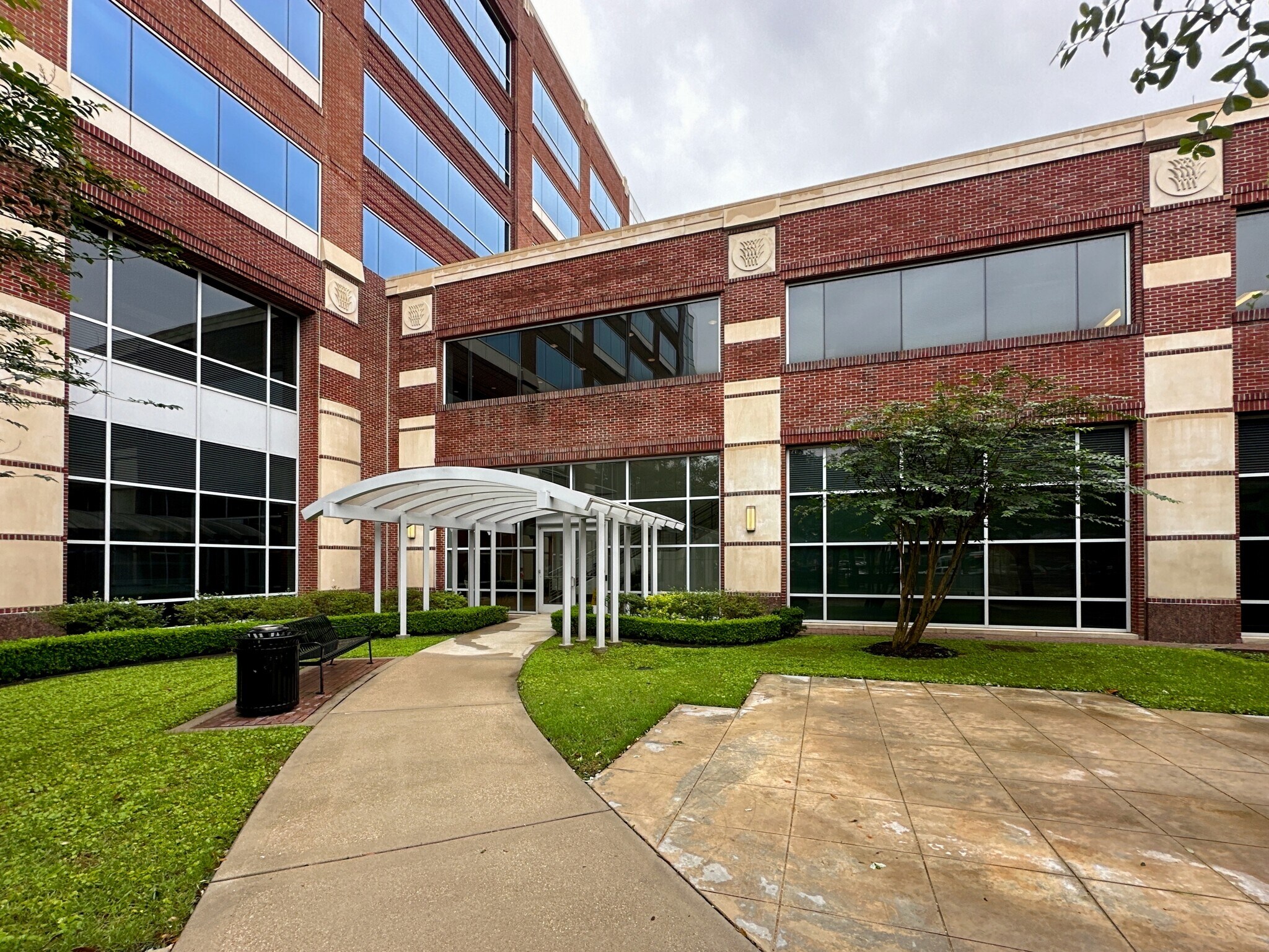 2245 Texas Dr, Sugar Land, TX à louer Photo principale– Image 1 sur 19
