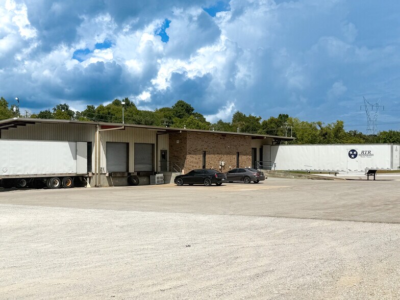 1217 Tradewinds Dr, Columbia, TN à vendre - Photo de l’immeuble – Image 2 sur 2