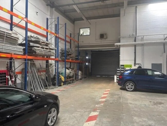 Plus de détails pour Local d’activités à vendre