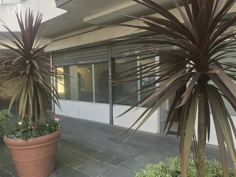 Local d’activités dans Vincennes à louer - Photo de l’immeuble – Image 1 sur 6