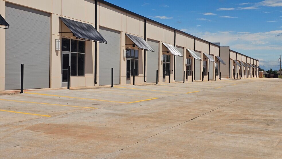 2717 Watermark Blvd, Oklahoma City, OK à louer - Photo de l’immeuble – Image 2 sur 3