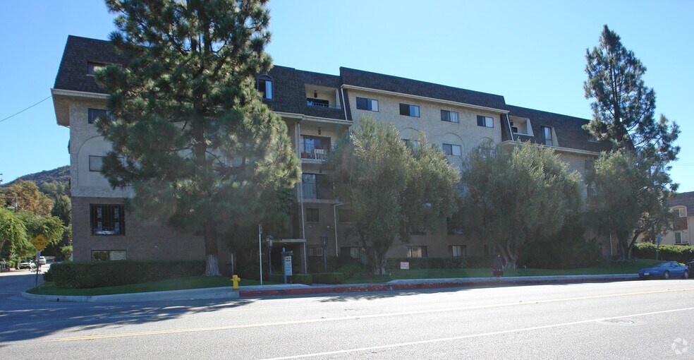 1636 N Verdugo Rd, Glendale, CA à vendre - Photo de l’immeuble – Image 3 sur 14