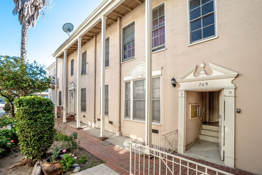 707-709 Crenshaw Blvd, Los Angeles, CA à vendre - Photo principale – Image 1 sur 29